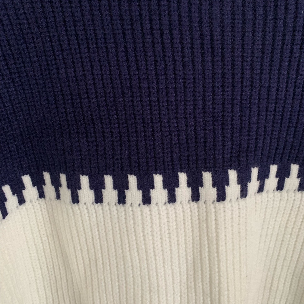 *NEW* Navy and White Women's Sweater. Size Large - Picture 8 of 11